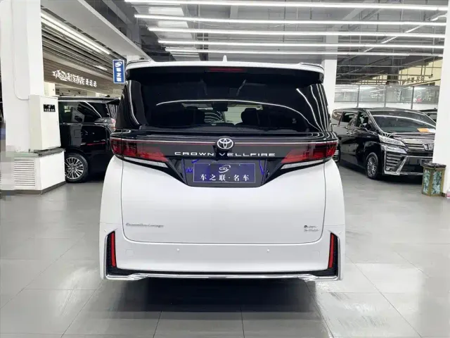 Toyota Vellfire — Фото автомобиля 5