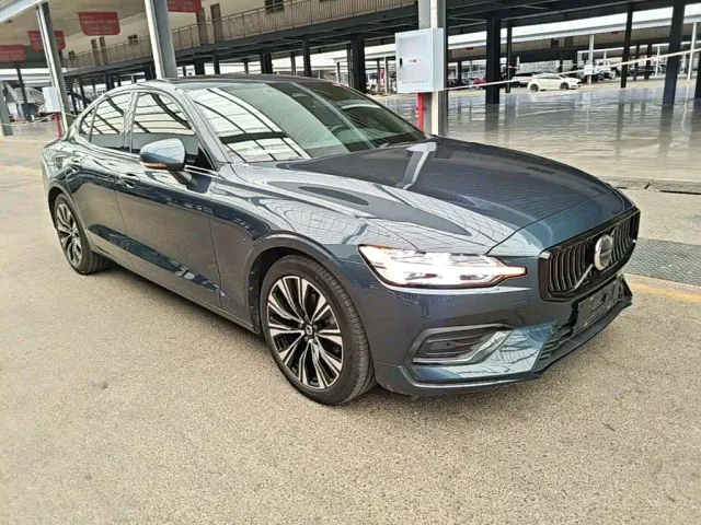Volvo S60 — Фото автомобиля 3