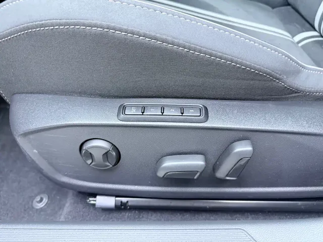 Volkswagen Golf — Фото автомобиля 20