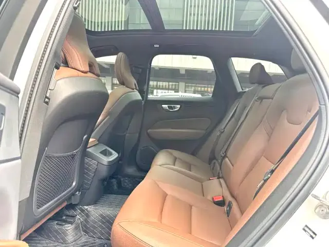 Volvo XC60 — Фото автомобиля 6