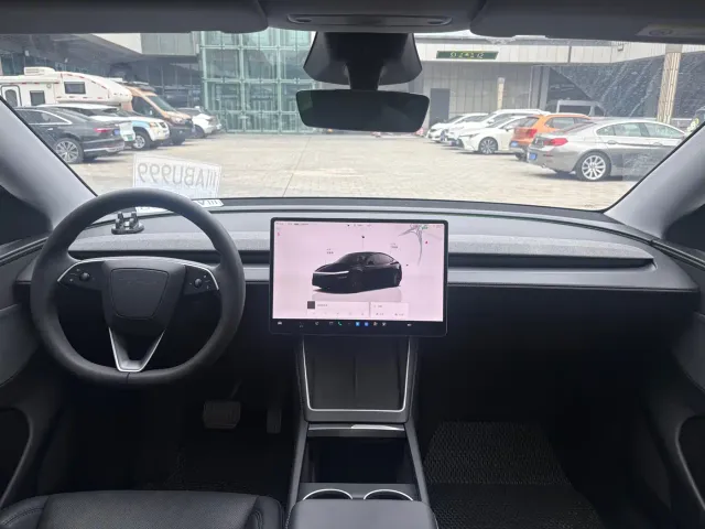 Tesla Model Y — Фото автомобиля 5