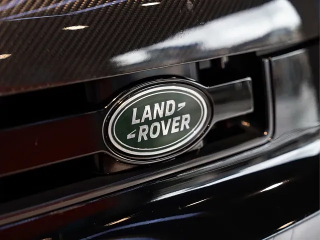 Land Rover Defender — Фото автомобиля 9