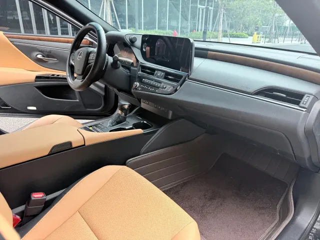 Lexus ES — Фото автомобиля 10