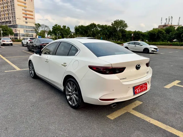 Mazda Axela — Фото автомобиля 7