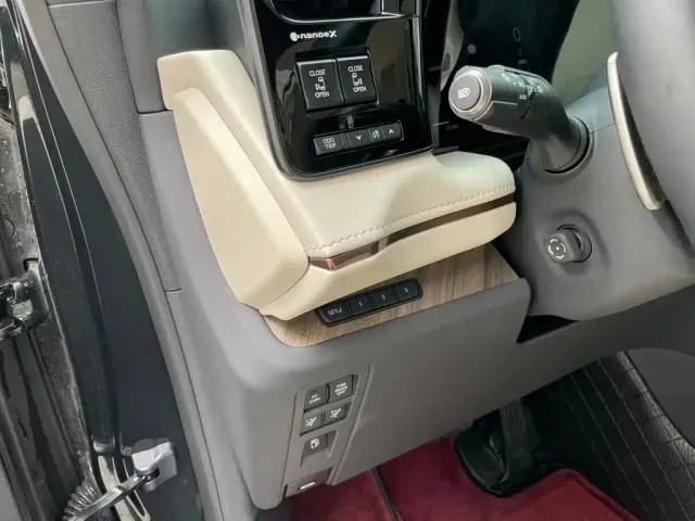 Lexus LM — Фото автомобиля 13