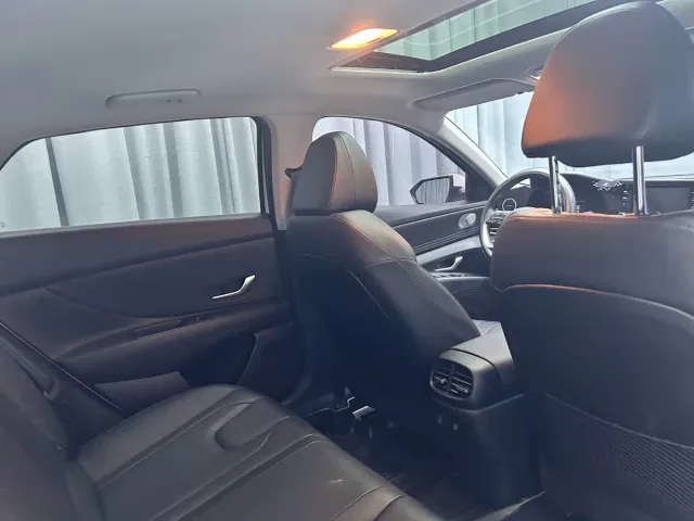 Hyundai Elantra — Фото автомобиля 15