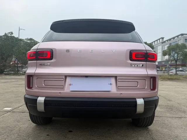 Geely ICON — Фото автомобиля 7