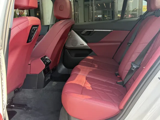 BMW 5 Series — Фото автомобиля 16