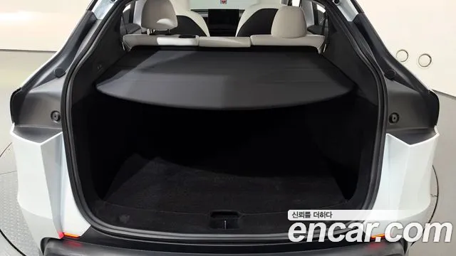 Tesla Model Y — Фото автомобиля 25