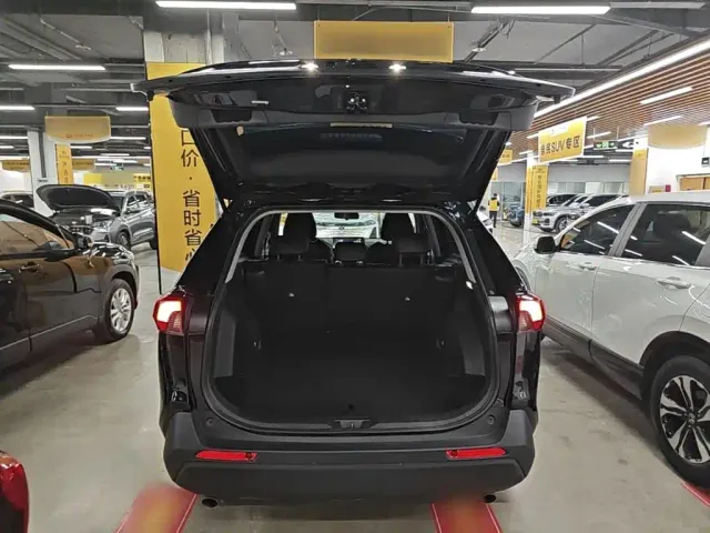 Toyota RAV4 — Фото автомобиля 18