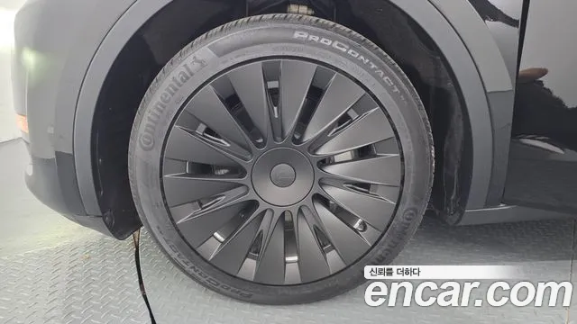 Tesla Model Y — Фото автомобиля 5