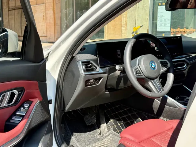 BMW i3 — Фото автомобиля 10
