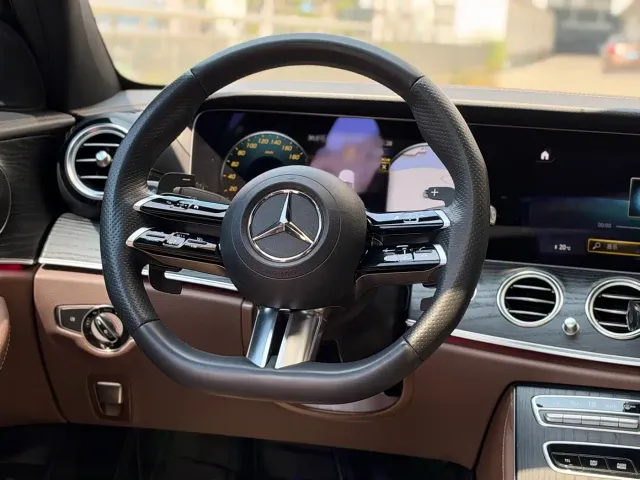 Mercedes-Benz E-Class — Фото автомобиля 12