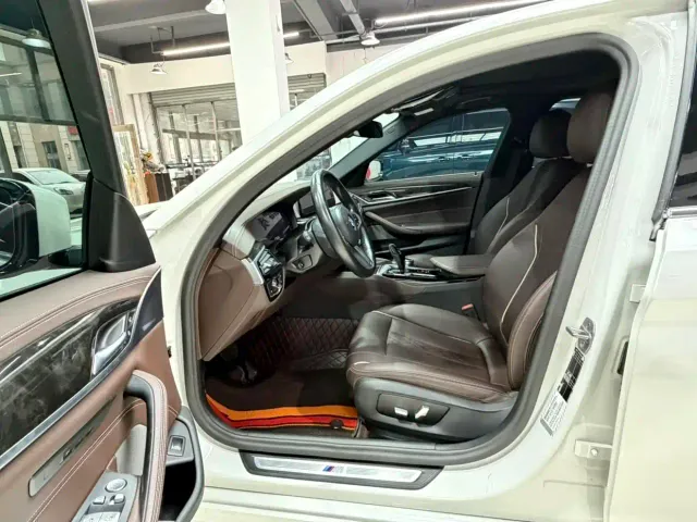 BMW 5 Series — Фото автомобиля 5