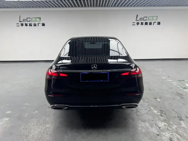 Mercedes-Benz E-Class — Фото автомобиля 5