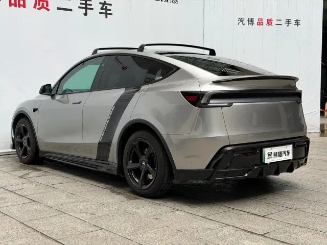 Tesla Model Y — Фото автомобиля 7