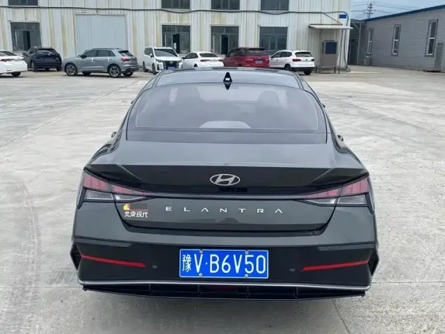 Hyundai Elantra — Фото автомобиля 4