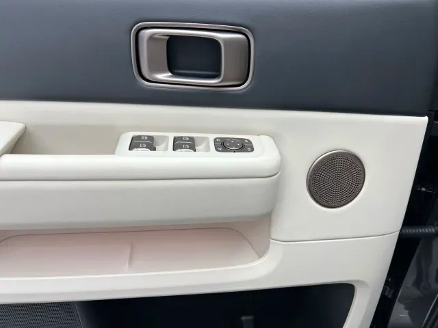 Li Auto MEGA — Фото автомобиля 15