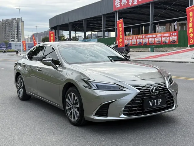 Lexus ES — Фото автомобиля 3