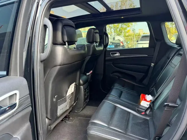Jeep Grand Cherokee — Фото автомобиля 11