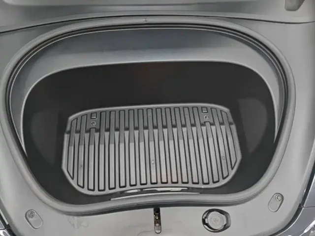 Tesla Model 3 — Фото автомобиля 19