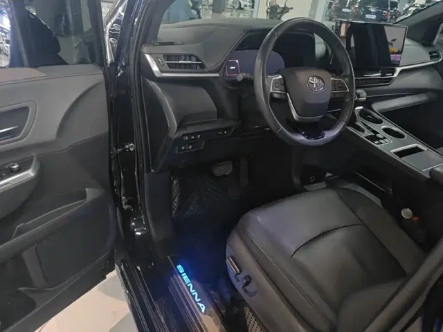 Toyota Sienna — Фото автомобиля 15