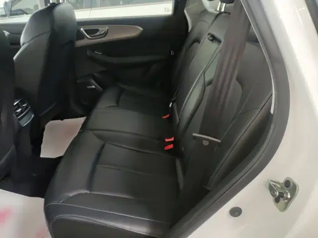 Roewe RX5 — Фото автомобиля 16