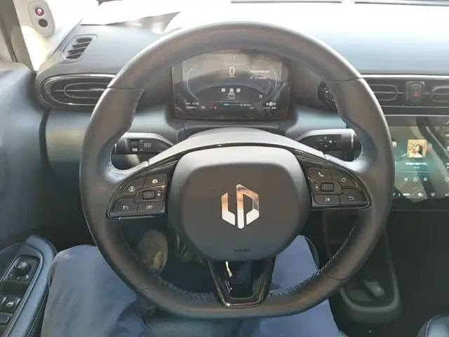 Leapmotor T03 — Фото автомобиля 10