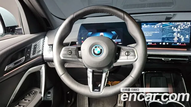 BMW iX2 — Фото автомобиля 11