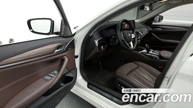 BMW 5-Series — Фото автомобиля 10