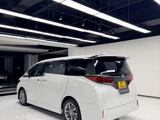Toyota Alphard — Фото автомобиля 9