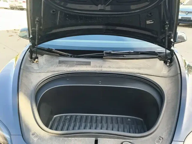Tesla Model 3 — Фото автомобиля 19