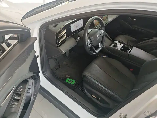 BYD Qin L — Фото автомобиля 15