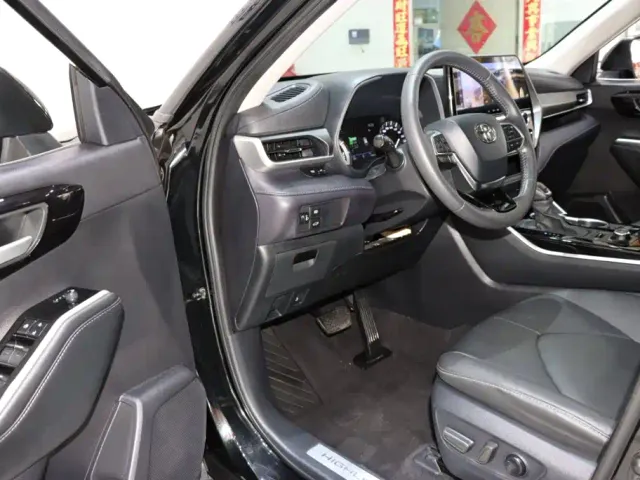 Toyota Highlander — Фото автомобиля 8