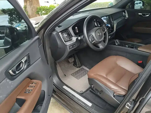 Volvo XC60 — Фото автомобиля 15