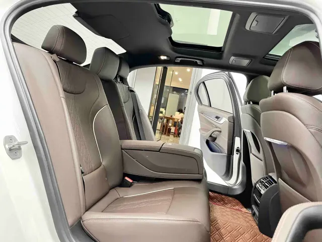 BMW 5 Series — Фото автомобиля 8