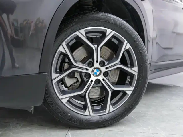 BMW X1 — Фото автомобиля 3