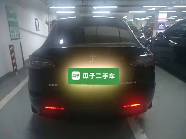 Tesla Model Y — Фото автомобиля 5