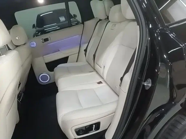 Li Auto L7 — Фото автомобиля 16