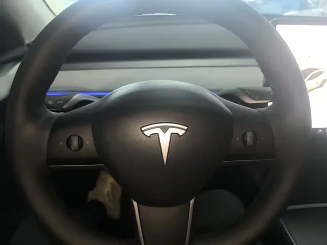 Tesla Model Y — Фото автомобиля 10