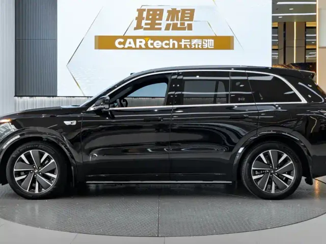 Li Auto L8 — Фото автомобиля 3