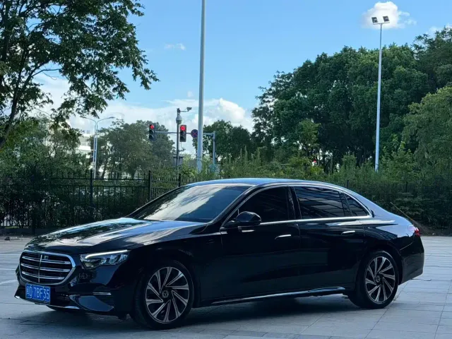 Mercedes-Benz E-Class — Фото автомобиля 2