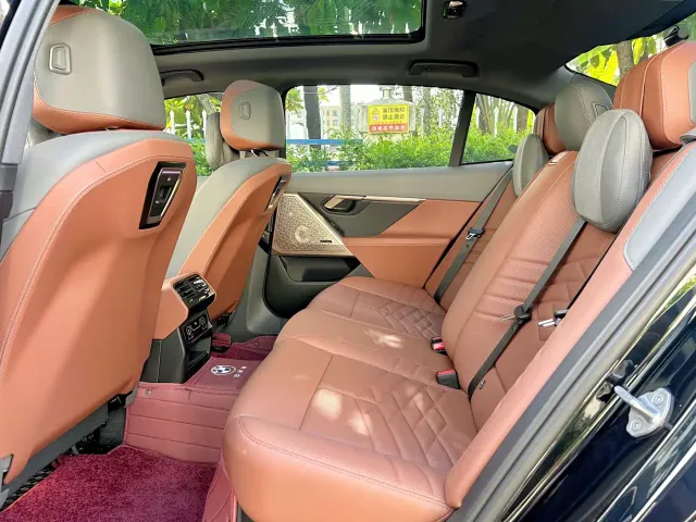 BMW BMW 5 Series 2024 530Li Premium M Sport Package — Фото автомобиля 6