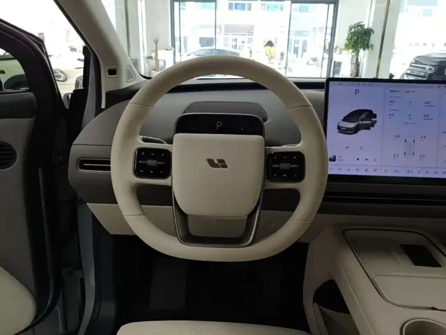 Li Auto i8 — Фото автомобиля 10