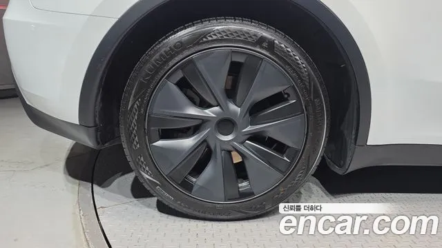 Tesla Model Y — Фото автомобиля 5