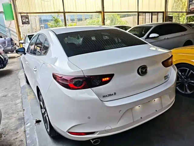 Mazda Axela — Фото автомобиля 4