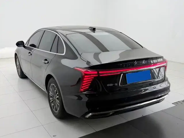Hongqi H5 — Фото автомобиля 9