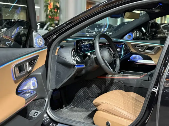 Mercedes-Benz E-Class — Фото автомобиля 4