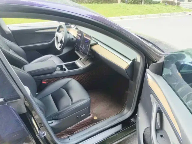 Tesla Model Y — Фото автомобиля 13
