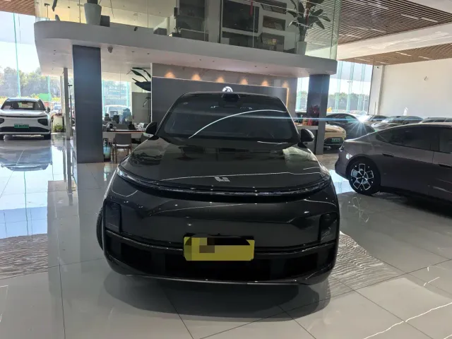 Li Auto L9 — Фото автомобиля 2